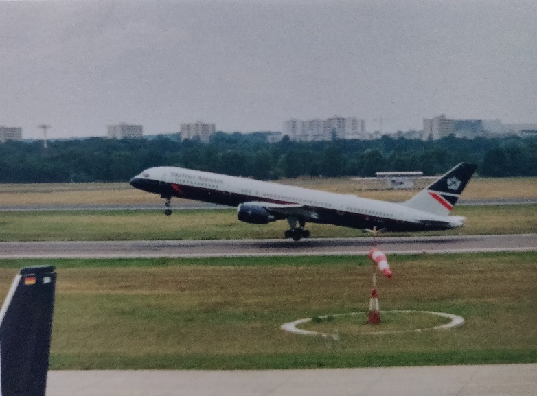 Boeing 757-200 | British Airways | taking off from Berlin Tegel airport June 1995